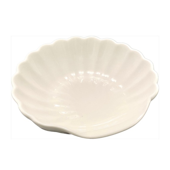 🟥GONE🟥 White Scallop Shell Shaped Dish - Picture 1 of 8